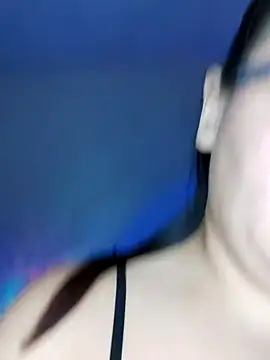 Snapshot of Angiee2001 chatting on March 15, 4:24 am Angiee2001 online show from March 15, 4:24 am