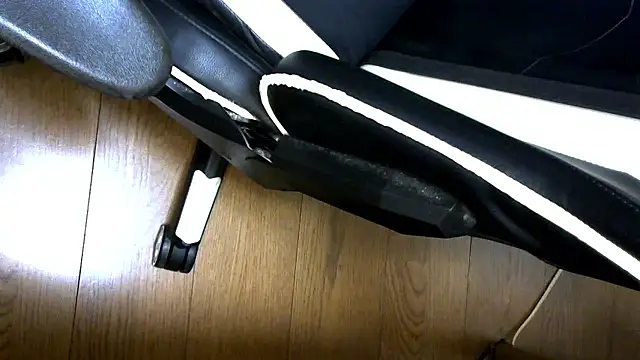 Snapshot of AKI09aki chatting on November 16, 2:44 pm AKI09aki online show from November 16, 2:44 pm