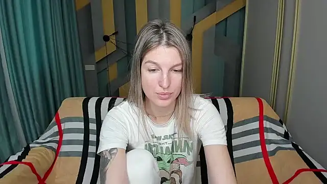 EmilyWalkeri online show from December 3, 8:00 am