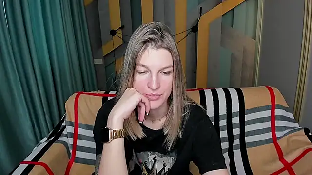 EmilyWalkeri online show from December 5, 7:50 am