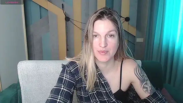 EmilyWalkeri online show from February 16, 8:21 am