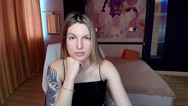 EmilyWalkeri online show from May 31, 6:21 am