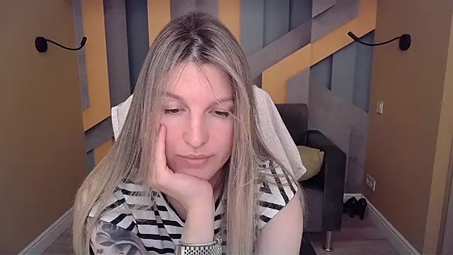 EmilyWalkeri online show from June 14, 7:43 am