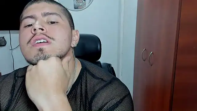 Snapshot of Baltazar_Dupont chatting on June 2, 2:52 pm Baltazar Dupont online show from June 2, 2:52 pm