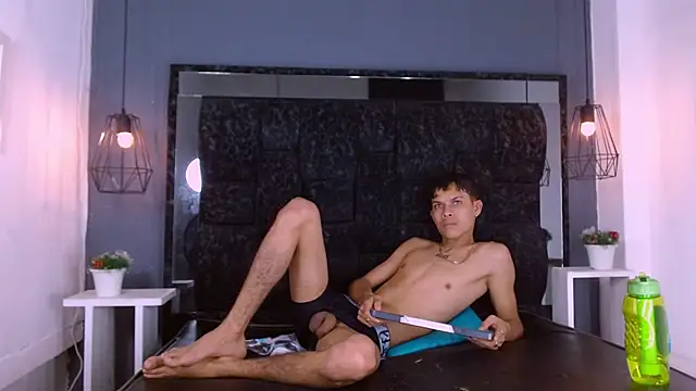 Snapshot of Levis_Montes chatting on January 13, 8:15 pm Levis Montes online show from January 13, 8:15 pm