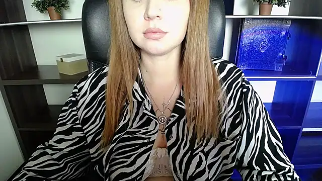 Snapshot of Lizzy_Love chatting on March 13, 12:16 am Lizzy Love online show from March 13, 12:16 am