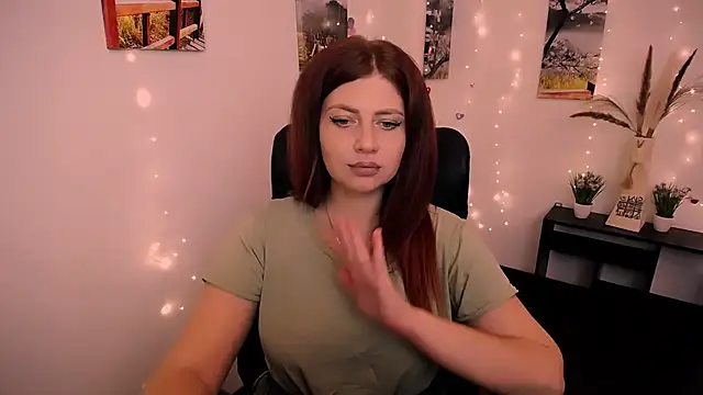 Snapshot of Lizzy_Love chatting on September 15, 6:41 pm Lizzy Love online show from September 15, 6:41 pm