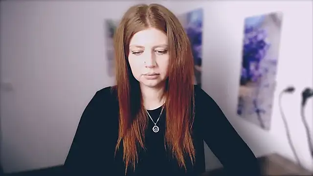 Snapshot of Lizzy_Love chatting on April 7, 12:49 pm Lizzy Love online show from April 7, 12:49 pm