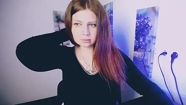 Snapshot of Lizzy_Love chatting on April 16, 10:56 pm Lizzy Love online show from April 16, 10:56 pm