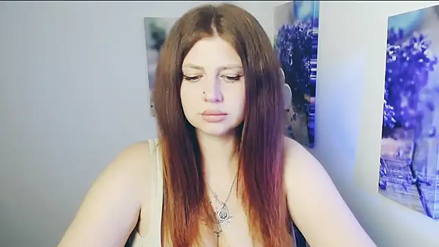 Snapshot of Lizzy_Love chatting on April 22, 9:55 am Lizzy Love online show from April 22, 9:55 am