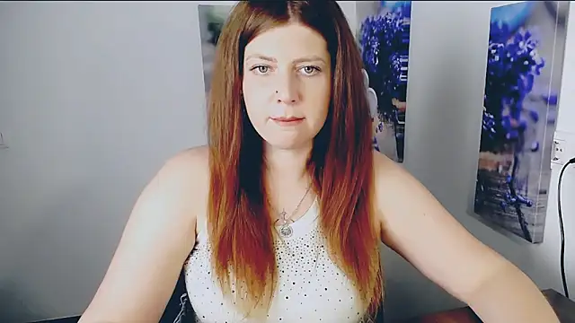 Snapshot of Lizzy_Love chatting on June 19, 10:41 am Lizzy Love online show from June 19, 10:41 am