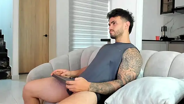 Ricardogo19 online show from February 25, 1:10 pm