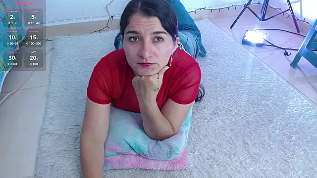 Emelyross  online show from June 9, 8:31 pm
