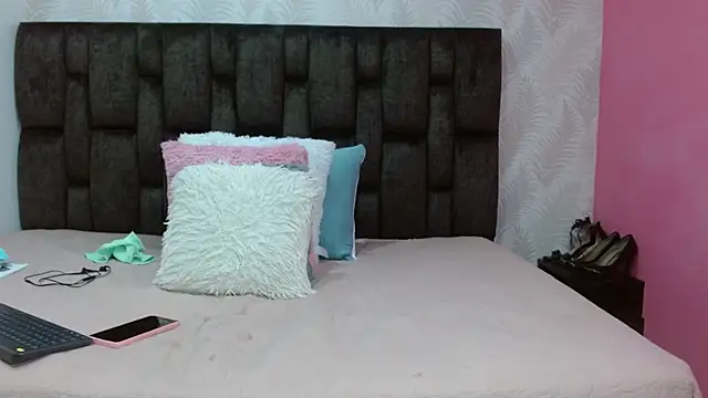 Snapshot of JuanitaDelMar chatting on February 9, 1:44 am JuanitaDelMar online show from February 9, 1:44 am