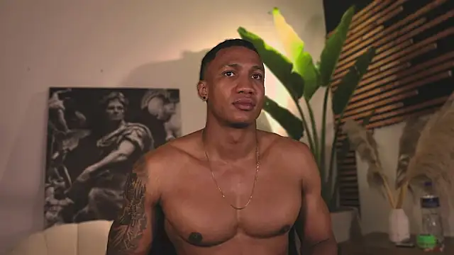 Snapshot of Logan_Varela chatting on February 3, 11:58 pm Logan Varela online show from February 3, 11:58 pm