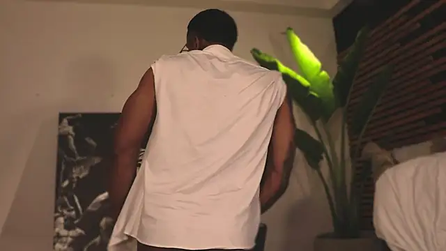 Snapshot of Logan_Varela chatting on February 4, 6:04 am Logan Varela online show from February 4, 6:04 am