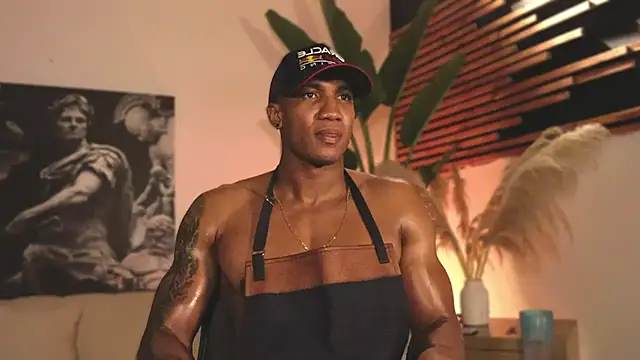 Snapshot of Logan_Varela chatting on February 6, 1:05 am Logan Varela online show from February 6, 1:05 am