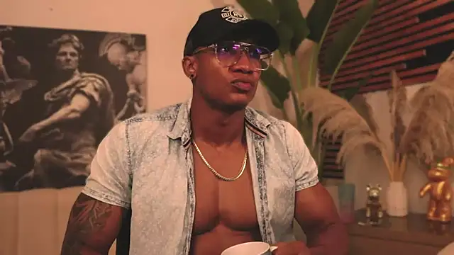 Snapshot of Logan_Varela chatting on February 15, 12:54 pm Logan Varela online show from February 15, 12:54 pm