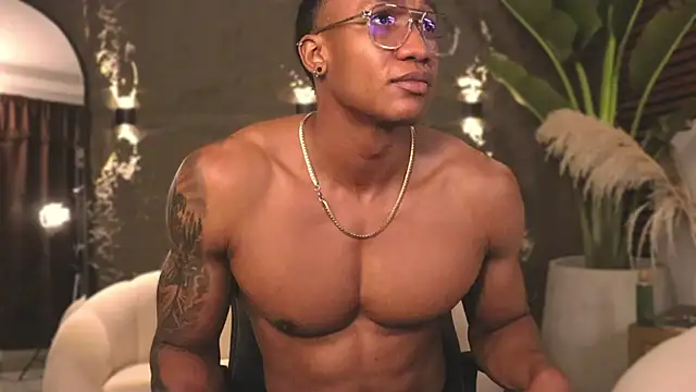 Snapshot of Logan_Varela chatting on February 20, 9:09 pm Logan Varela online show from February 20, 9:09 pm