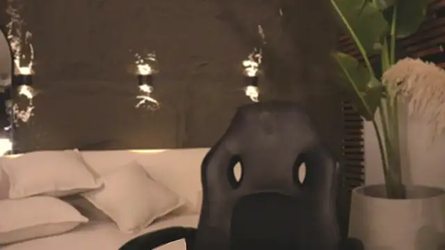 Snapshot of Logan_Varela chatting on February 21, 9:54 pm Logan Varela online show from February 21, 9:54 pm