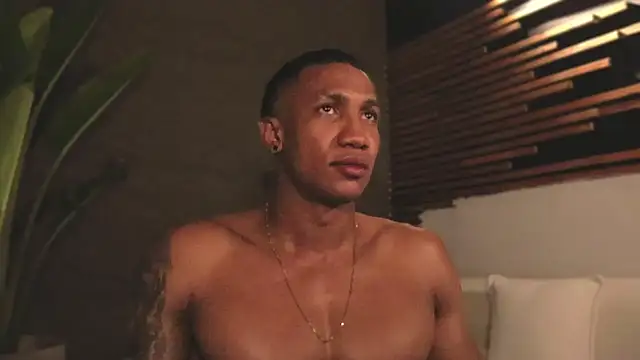 Snapshot of Logan_Varela chatting on February 23, 5:29 pm Logan Varela online show from February 23, 5:29 pm