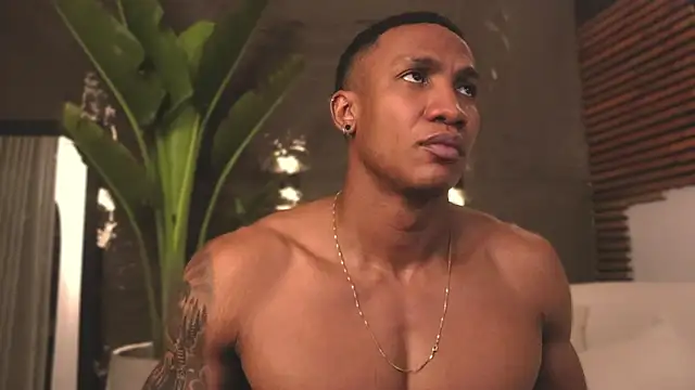 Snapshot of Logan_Varela chatting on February 27, 11:04 pm Logan Varela online show from February 27, 11:04 pm