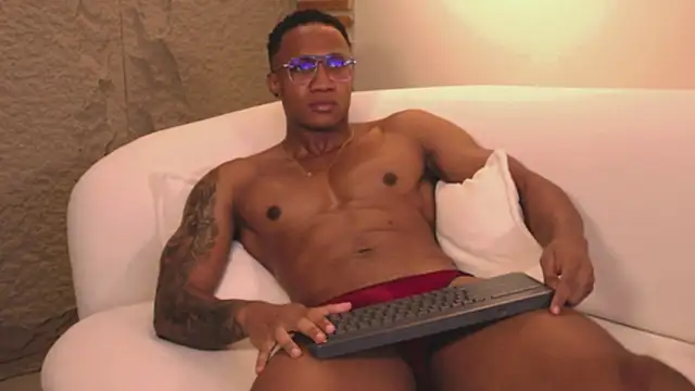 Snapshot of Logan_Varela chatting on March 3, 11:14 pm Logan Varela online show from March 3, 11:14 pm