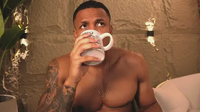 Snapshot of Logan_Varela chatting on March 5, 11:49 pm Logan Varela online show from March 5, 11:49 pm