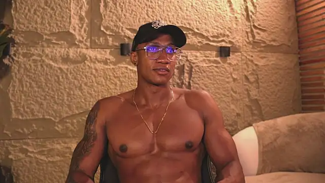 Snapshot of Logan_Varela chatting on March 12, 10:39 pm Logan Varela online show from March 12, 10:39 pm