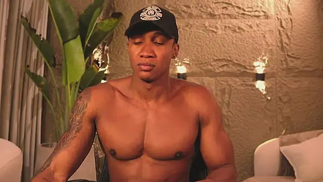 Snapshot of Logan_Varela chatting on March 13, 9:26 pm Logan Varela online show from March 13, 9:26 pm