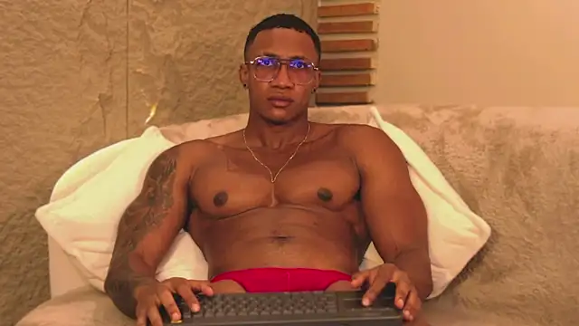 Snapshot of Logan_Varela chatting on March 18, 10:58 pm Logan Varela online show from March 18, 10:58 pm