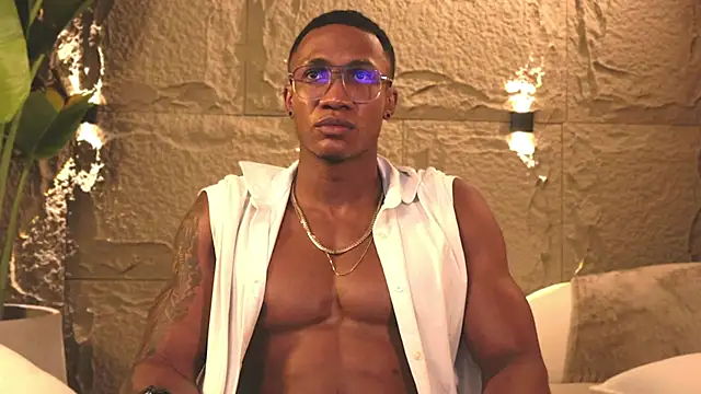 Snapshot of Logan_Varela chatting on March 20, 1:24 am Logan Varela online show from March 20, 1:24 am