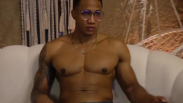 Snapshot of Logan_Varela chatting on September 10, 1:22 pm Logan Varela online show from September 10, 1:22 pm