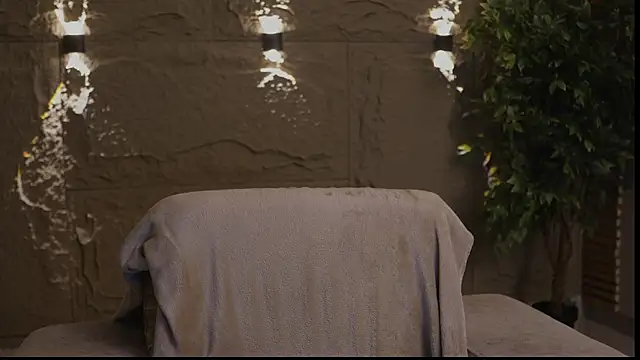 Snapshot of Logan_Varela chatting on September 27, 12:21 pm Logan Varela online show from September 27, 12:21 pm