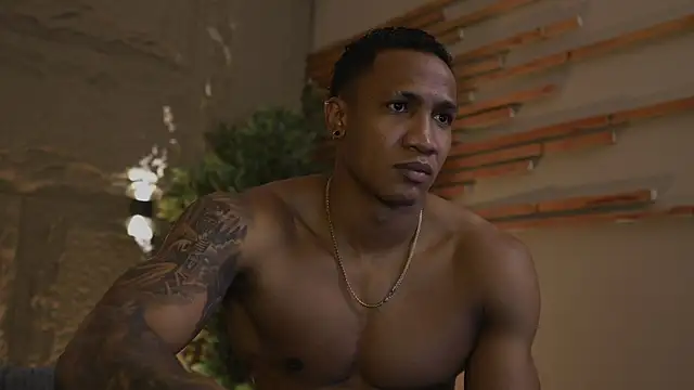 Snapshot of Logan_Varela chatting on October 9, 9:40 am Logan Varela online show from October 9, 9:40 am