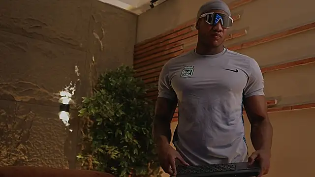 Snapshot of Logan_Varela chatting on October 31, 12:39 pm Logan Varela online show from October 31, 12:39 pm