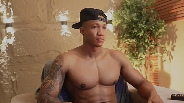 Snapshot of Logan_Varela chatting on November 10, 1:21 pm Logan Varela online show from November 10, 1:21 pm