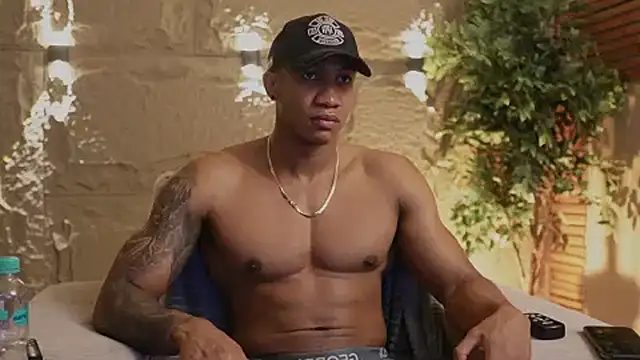 Snapshot of Logan_Varela chatting on November 15, 11:51 am Logan Varela online show from November 15, 11:51 am