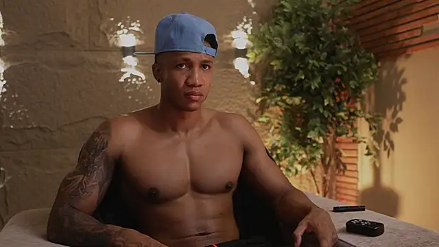 Snapshot of Logan_Varela chatting on November 16, 12:55 pm Logan Varela online show from November 16, 12:55 pm