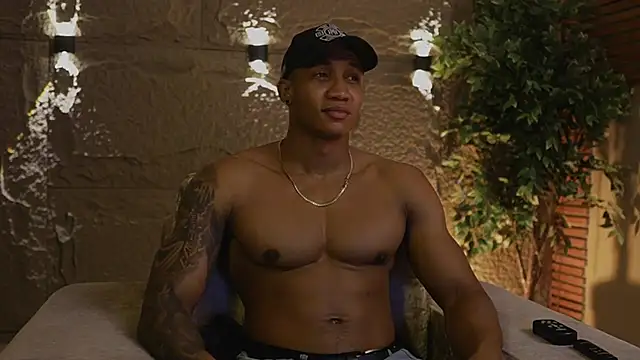 Snapshot of Logan_Varela chatting on November 22, 8:24 am Logan Varela online show from November 22, 8:24 am