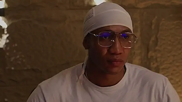 Snapshot of Logan_Varela chatting on November 25, 10:15 am Logan Varela online show from November 25, 10:15 am