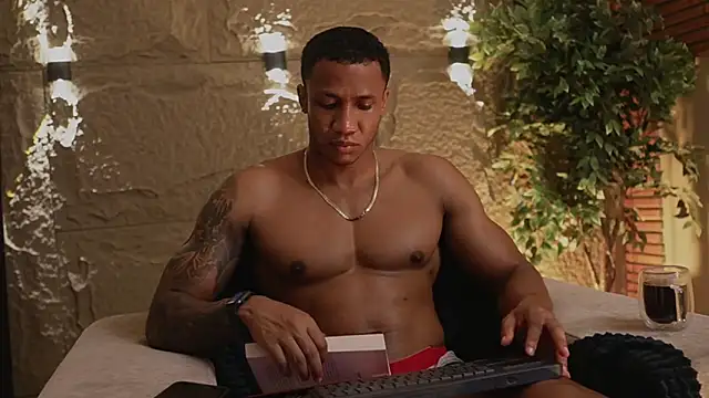 Snapshot of Logan_Varela chatting on November 27, 9:06 pm Logan Varela online show from November 27, 9:06 pm