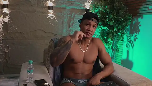 Snapshot of Logan_Varela chatting on December 4, 1:53 pm Logan Varela online show from December 4, 1:53 pm