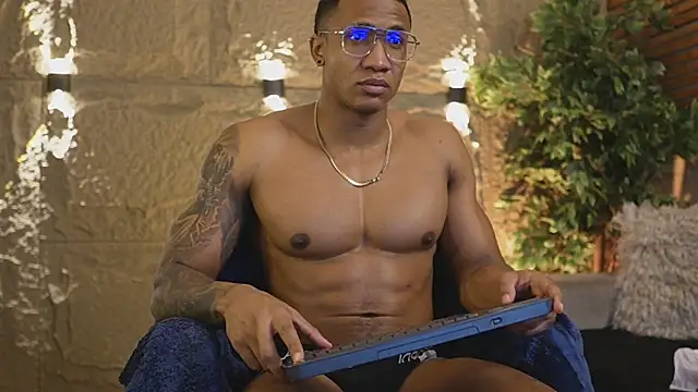 Logan Varela online show from December 19, 12:01 pm