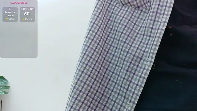 yourcuteneighbourr online show from December 17, 3:01 am