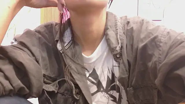 yourcuteneighbourr online show from May 7, 3:01 am