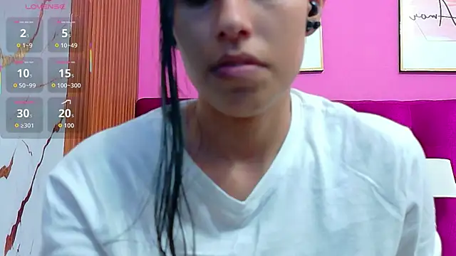 Snapshot of yourcuteneighbourr chatting on May 20, 3:02 am yourcuteneighbourr online show from May 20, 3:02 am