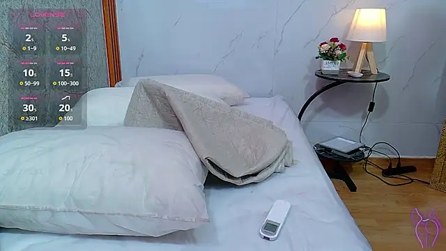 yourcuteneighbourr online show from July 17, 3:02 am