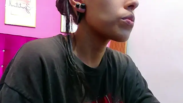 yourcuteneighbourr online show from July 25, 3:04 am