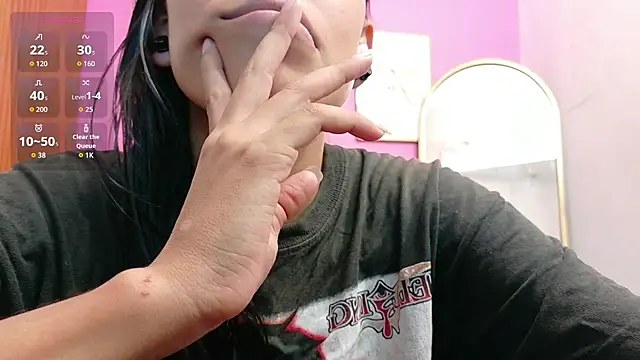 yourcuteneighbourr online show from August 4, 2:59 am